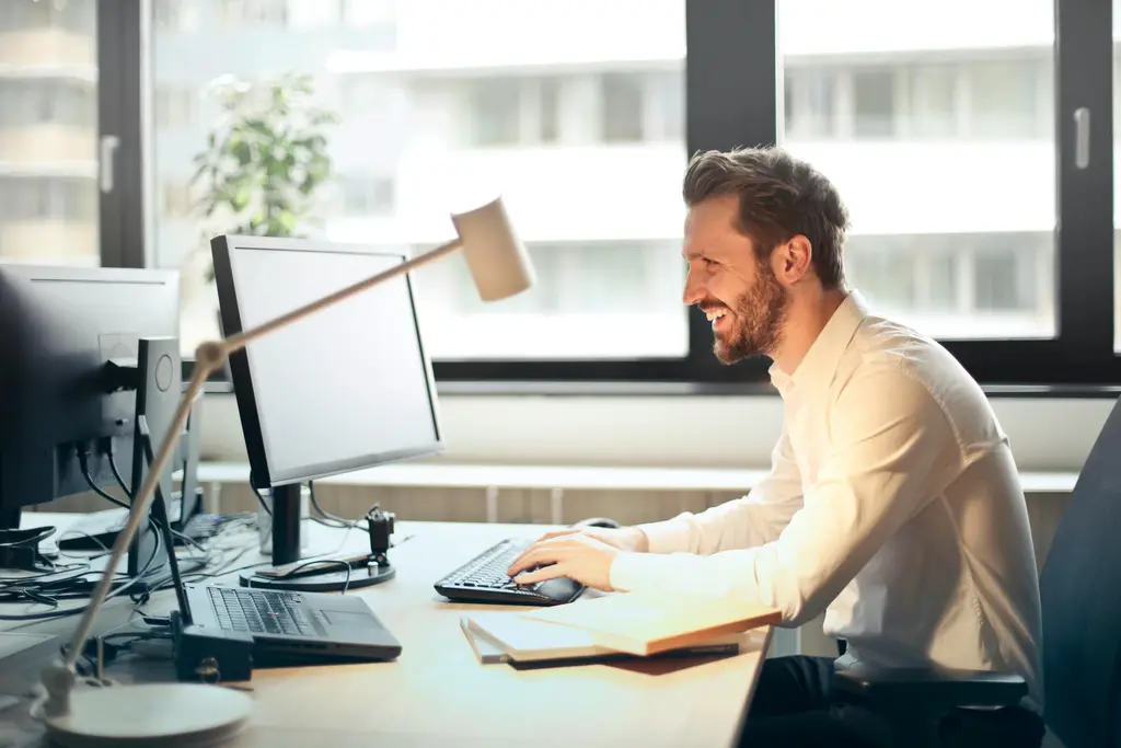 A man receiving a reply from his email campaign