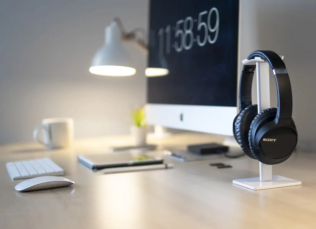 A headset that relates comcast SMTP settings for email configuration